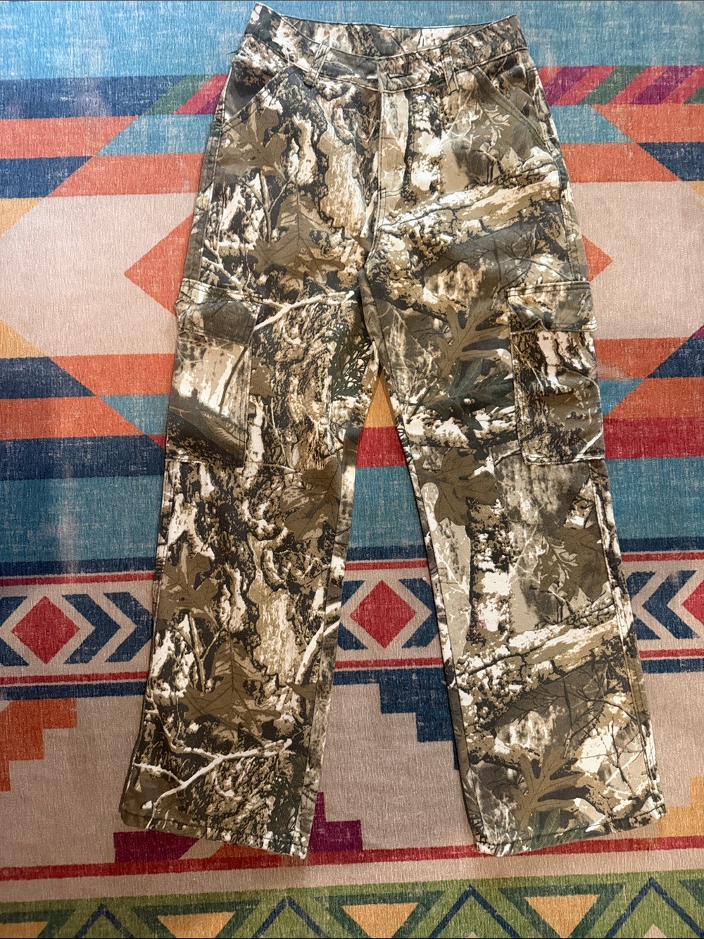 Women’s Straight-Leg Camouflage Cargo Pants - Green/White